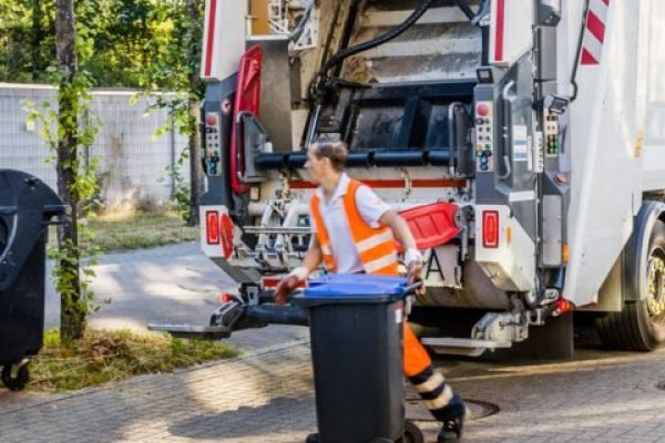 abfallarten-papier-pappe-header-abholung-tonne.8ba874a1